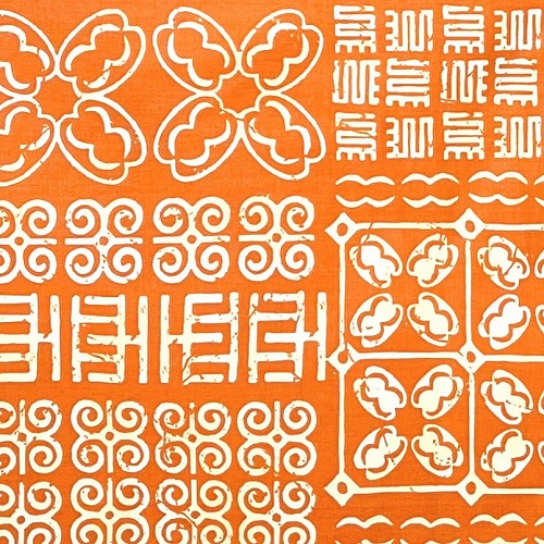 アフリカンプリント生地 0.5m単位 AP-12981　ハワイアンなアディンクラ 淡いオレンジ