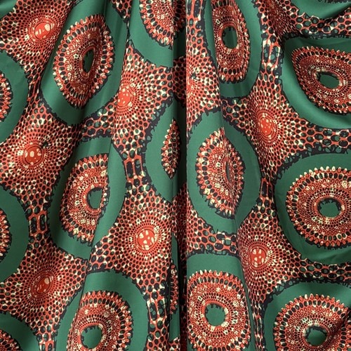 【140cm幅ｘ50cm単位】ポリエステルシルキーサテン アフリカンプリント柄 布 生地  AP-1085　二重水紋 深緑 レンガ色　ハンドメイド 手芸材料 ワンピース スカート 裏地 ダンス 舞台 衣装 に
