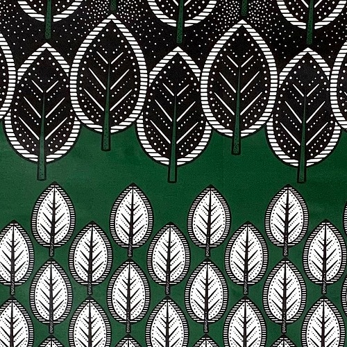 アフリカンプリント 布 生地 50cm単位 AP-13330  黒い森 白い木 深緑地  アフリカ 布 ブロード カットクロス ハンドメイド パッチワーク エコバッグ 手芸材料 ダンス 舞台 衣装 通園通学に