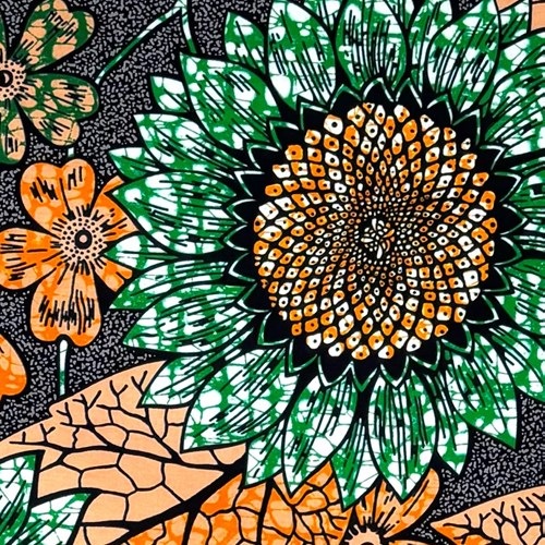 アフリカンプリント 布 生地 50cm単位 AP-13495  ひまわりに小花 薄だいだい色 濃紺  アフリカ 布 ブロード カットクロス ハンドメイド パッチワーク エコバッグ 手芸材料 ダンス 舞台 衣装 通園通学に