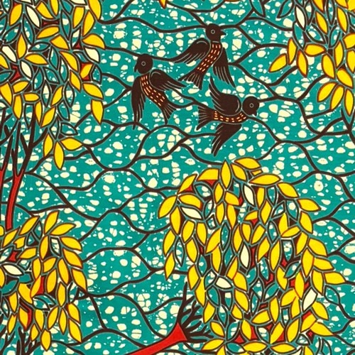 アフリカンプリント 布 生地 50cm単位 AP-13724　豊かな森に集う小鳥たち 赤 黄色 ブルー　アフリカ 布 ブロード カットクロス ハンドメイド パッチワーク エコバッグ 手芸材料 ダンス 舞台 衣装 通園通学に