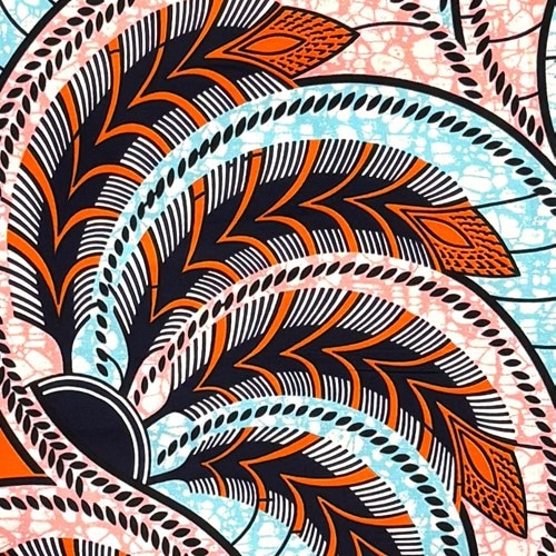 アフリカンプリント 布 生地 50cm単位 AP-13723　クジャク羽根の飾り物 オレンジ 水色　アフリカ 布 ブロード カットクロス ハンドメイド パッチワーク エコバッグ 手芸材料 ダンス 舞台 衣装 通園通学に