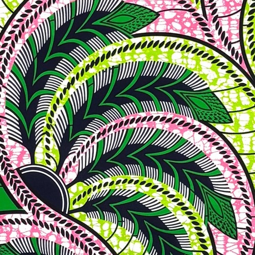 アフリカンプリント 布 生地 50cm単位 AP-13722　クジャク羽根の飾り物 グリーン ピンク　アフリカ 布 ブロード カットクロス ハンドメイド パッチワーク エコバッグ 手芸材料 ダンス 舞台 衣装 通園通学に