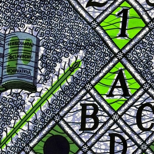 アフリカンプリント 布 生地 50cm単位 AP-13774　ABC 学校 グレー地 濃紺 キミドリ　アフリカ 布 ブロード カットクロス ハンドメイド パッチワーク エコバッグ 手芸材料 ダンス 舞台 衣装 通園通学に