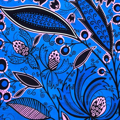 アフリカンプリント 布 生地 50cm単位 AP-13763　kawaii お花畑 青地 黒 薄ピンク　アフリカ 布 ブロード カットクロス ハンドメイド パッチワーク エコバッグ 手芸材料 ダンス 舞台 衣装 通園通学に