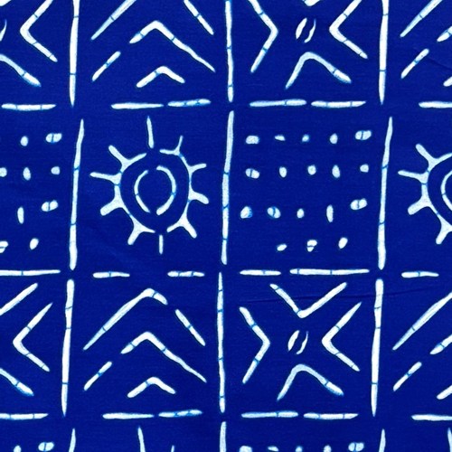 アフリカンプリント 布 生地 50cm単位 AP-13826　泥染め文様 トライブ系 白 青 ブルー　アフリカ 布 ブロード カットクロス ハンドメイド パッチワーク エコバッグ 手芸材料 ダンス 舞台 衣装 通園通学に