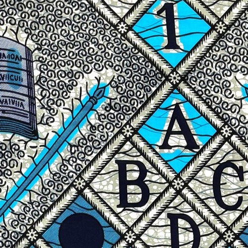 アフリカンプリント 布 生地 50cm単位 AP-13852　ABC 学校 濃紺 ブルー グレー地　アフリカ 布 ブロード カットクロス ハンドメイド パッチワーク エコバッグ 手芸材料 ダンス 舞台 衣装 通園通学に