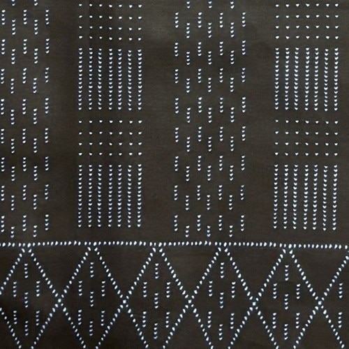 アフリカンプリント 布 生地 50cm単位 AP-13875　ドゴン族 藍染め風 インディゴ 絞り染め 刺し子 濃紺　アフリカ 布 ブロード カットクロス ハンドメイド パッチワーク エコバッグ 手芸材料 ダンス 舞台 衣装 通園通学に