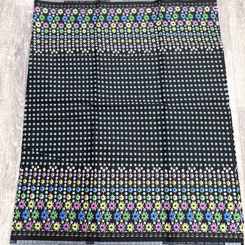 【サンプル処分】SP-120 ポリエステル製アフリカンプリント 6ヤード　カワイイ小花柄　黒地　アフリカンプリント アフリカ 布 ブロード カットクロス ハンドメイド パッチワーク エコバッグ 手芸材料 ダンス 舞台 衣装 通園通学に