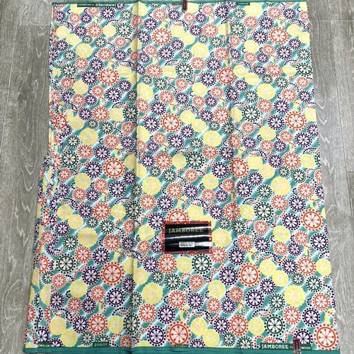 【サンプル処分】SP-121 ポリエステル製アフリカンプリント 6ヤード　キンタロー飴的雪の結晶柄　アフリカンプリント アフリカ 布 ブロード カットクロス ハンドメイド パッチワーク エコバッグ 手芸材料 ダンス 舞台 衣装 通園通学に