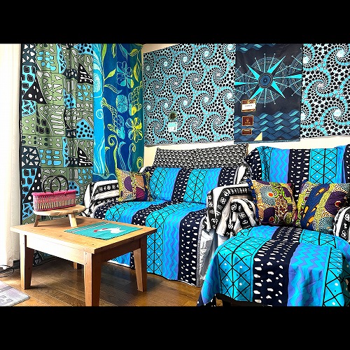 ＜sale＞アフリカンプリント生地 0.5m(50cm)単位 AP-12827 獅子 鳥 蓄音機 ピンク