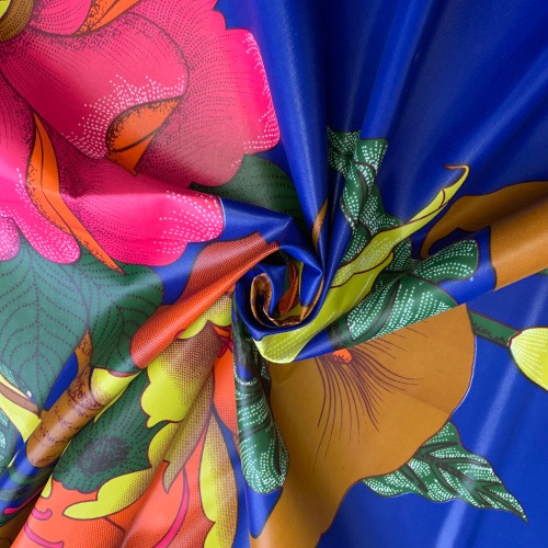 ポリエステル製アフリカンプリント風生地　大きな花柄　 パネル単位　AP-1045