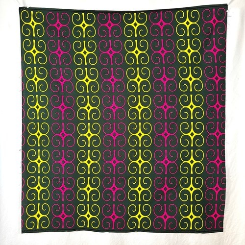 アフリカンプリント 布 生地 50cm単位 AP-13575  強さ 体力 知力 深緑色地 黄ピンク アディンクラ  アフリカ 布 ブロード カットクロス ハンドメイド パッチワーク エコバッグ 手芸材料 ダンス 舞台 衣装 通園通学に