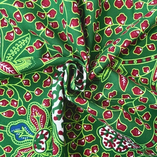 アフリカンプリント 布 生地 50cm単位 AP-13371  豊かな森 孔雀 緑 紅 キミドリ  アフリカ 布 ブロード カットクロス ハンドメイド パッチワーク エコバッグ 手芸材料 ダンス 舞台 衣装 通園通学に