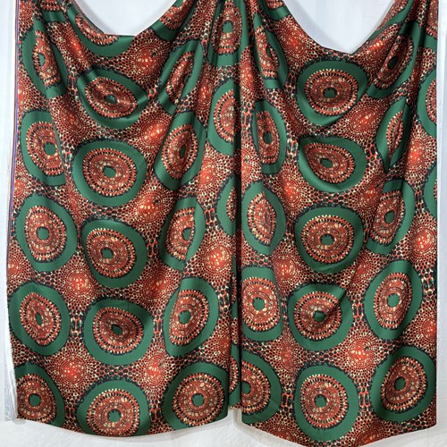 【140cm幅ｘ50cm単位】ポリエステルシルキーサテン アフリカンプリント柄 布 生地  AP-1085　二重水紋 深緑 レンガ色　ハンドメイド 手芸材料 ワンピース スカート 裏地 ダンス 舞台 衣装 に