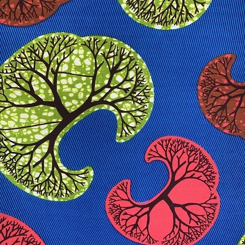 アフリカンプリント生地 0.5m(50cm)単位 AP-12708　空飛ぶ三本バオバブ 青地