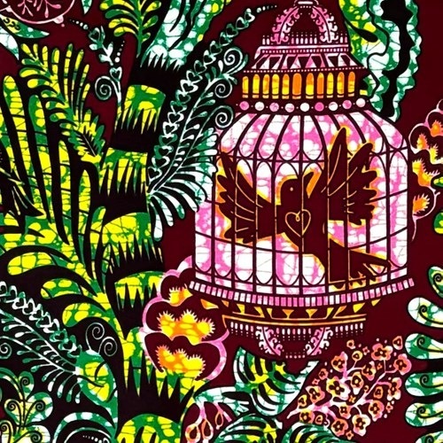 アフリカンプリント 布 生地 50cm単位 AP-13498  かごのハート小鳥 えんじ色地 グリーン ピンク 黄色  アフリカ 布 ブロード カットクロス ハンドメイド パッチワーク エコバッグ 手芸材料 ダンス 舞台 衣装 通園通学に