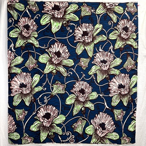 アフリカンプリント 布 生地 50cm単位 AP-13867　曼陀羅華 藍色地 ピンク グリーン　アフリカ 布 ブロード カットクロス ハンドメイド パッチワーク エコバッグ 手芸材料 ダンス 舞台 衣装 通園通学に