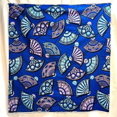 アフリカンプリント 布 生地 50cm単位 AP-13621　扇子の舞 ビジュー付きファン 青　アフリカ 布 ブロード カットクロス ハンドメイド パッチワーク エコバッグ 手芸材料 ダンス 舞台 衣装 通園通学に