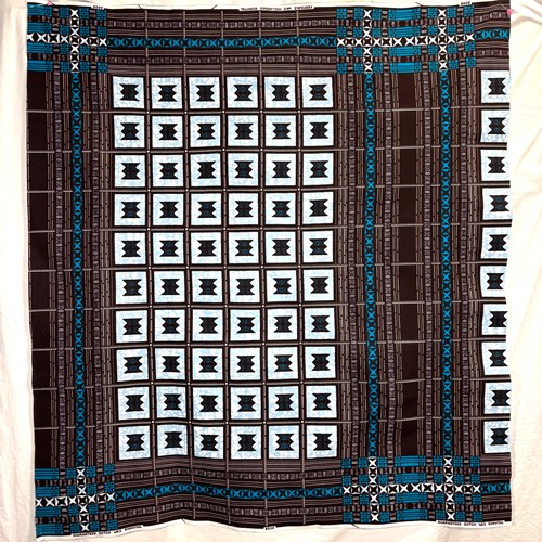 アフリカンプリント 布 生地 50cm単位 AP-13796　椅子 スツール 薄グレー白 ブルー 茶　アフリカ 布 ブロード カットクロス ハンドメイド パッチワーク エコバッグ 手芸材料 ダンス 舞台 衣装 通園通学に 