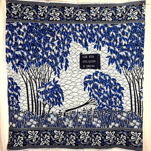 アフリカンプリント 布 生地 50cm単位 AP-13811　豊かな森 倒木 花畑 ブルー葉 グレー色地　アフリカ 布 ブロード カットクロス ハンドメイド パッチワーク エコバッグ 手芸材料 ダンス 舞台 衣装 通園通学に