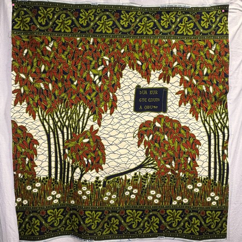 アフリカンプリント 布 生地 50cm単位 AP-13812　豊かな森 倒木 花畑 赤茶抹茶色葉 クリーム色地　アフリカ 布 ブロード カットクロス ハンドメイド パッチワーク エコバッグ 手芸材料 ダンス 舞台 衣装 通園通学に