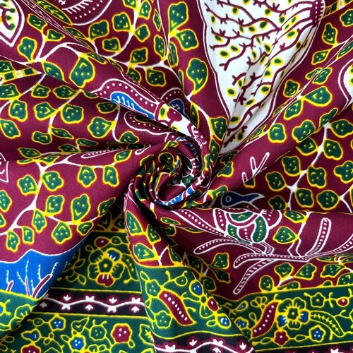 アフリカンプリント 布 生地 50cm単位 AP-13327  豊かな森 孔雀 深紅地  アフリカ 布 ブロード カットクロス ハンドメイド パッチワーク エコバッグ 手芸材料 ダンス 舞台 衣装 通園通学に