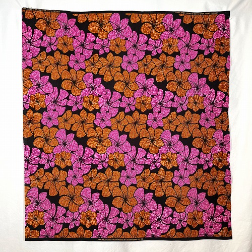 アフリカンプリント生地　0.5m(50cm)単位 AP-12462 花三昧 点描画プルメリア 黒地