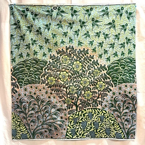 アフリカンプリント 布 生地 50cm単位 AP-13625　親子鳥 森の集団育児 やさしいグリーン　アフリカ 布 ブロード カットクロス ハンドメイド パッチワーク エコバッグ 手芸材料 ダンス 舞台 衣装 通園通学に