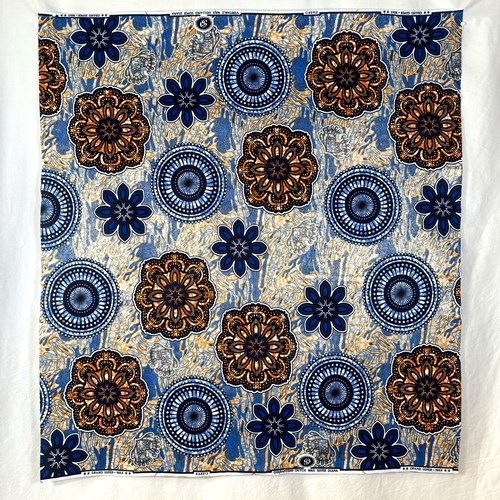 アフリカンプリント 布 生地 50cm単位 AP-1104  水面に花と雪の結晶 金ラメ  アフリカ 布 ブロード カットクロス ハンドメイド パッチワーク エコバッグ 手芸材料 ダンス 舞台 衣装 通園通学に