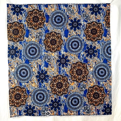 アフリカンプリント 布 生地 50cm単位 AP-1104  水面に花と雪の結晶 金ラメ  アフリカ 布 ブロード カットクロス ハンドメイド パッチワーク エコバッグ 手芸材料 ダンス 舞台 衣装 通園通学に