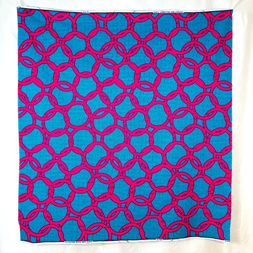 アフリカンプリント 布 生地 50cm単位 AP-13449  オリンピア 濃ピンク ブルー地  アフリカ 布 ブロード カットクロス ハンドメイド パッチワーク エコバッグ 手芸材料 ダンス 舞台 衣装 通園通学に