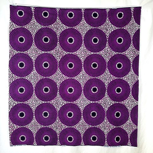 アフリカンプリント 布 生地 50cm単位 AP-13557  水紋 紫 薄赤紫地　アフリカ 布 ブロード カットクロス ハンドメイド パッチワーク エコバッグ 手芸材料 ダンス 舞台 衣装 通園通学に