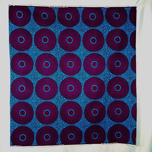 アフリカンプリント 布 生地 50cm単位 AP-1082  金ラメ 水紋 パープル ブルー地   アフリカ 布 ブロード カットクロス ハンドメイド パッチワーク エコバッグ 手芸材料 ダンス 舞台 衣装 通園通学に