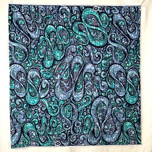 アフリカンプリント 布 生地 50cm単位 AP-1075 金ラメ 渦巻く水流 バロック調 ブルー   アフリカ 布 ブロード カットクロス ハンドメイド パッチワーク エコバッグ 手芸材料 ダンス 舞台 衣装 通園通学に