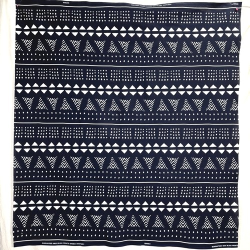 アフリカンプリント 布 生地 50cm単位 AP-13825　泥染め文様 トライブ系 三角 四角 白濃紺　アフリカ 布 ブロード カットクロス ハンドメイド パッチワーク エコバッグ 手芸材料 ダンス 舞台 衣装 通園通学に