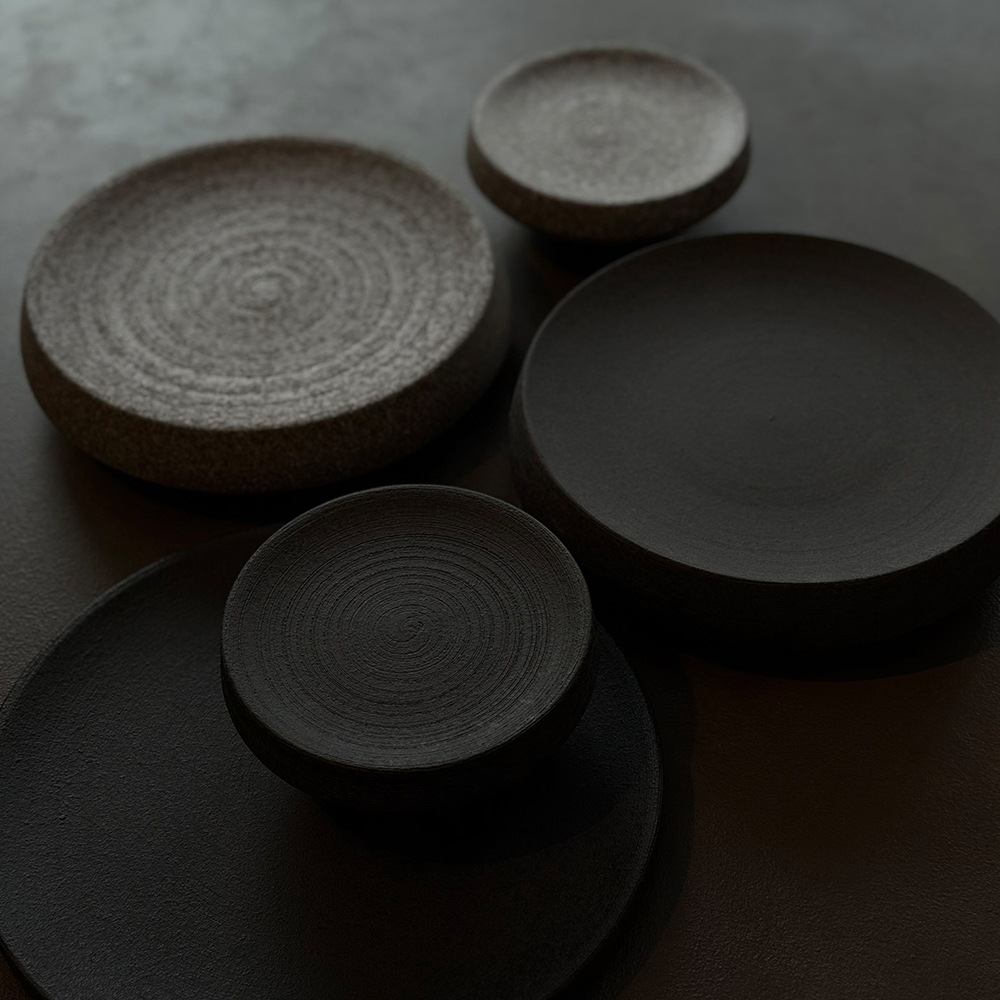 ブルーノ高台プレート 19cm　ブラック