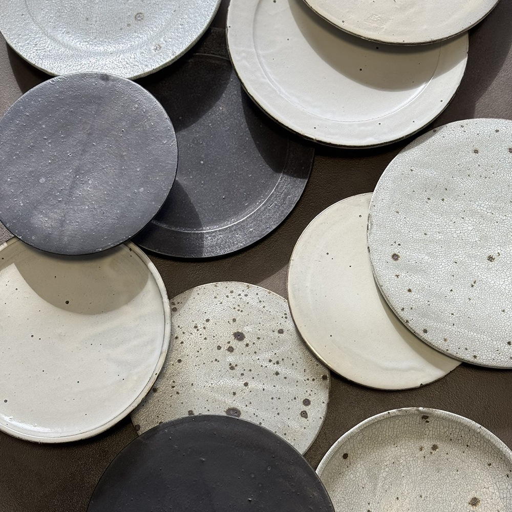 鉄釉　７寸リム皿