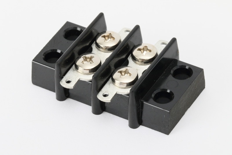 端子台 ２連 ２５０Ｖ１５Ａ 