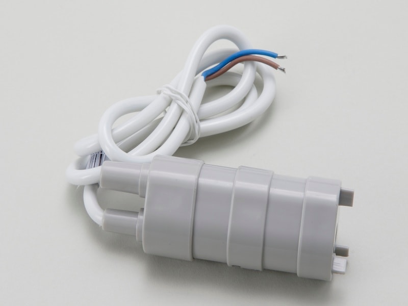 スリム水中ポンプ 12V 38Φ 10L/min