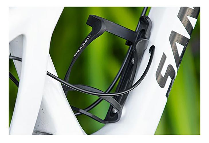 Blackburn ボトルケージ 2個セット ホワイト＆レッドのペイント鮮やかなカーボンケージ ブラックバーン