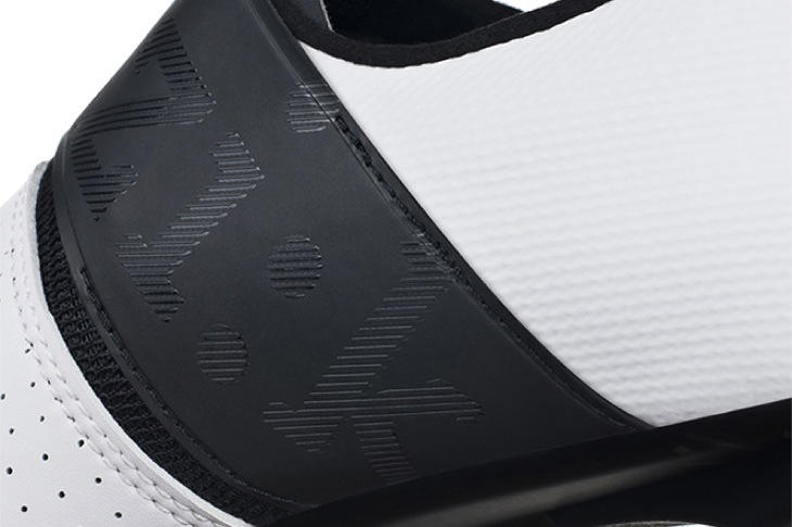 フィジーク ベント インフィニート カーボン2 ホワイト/ブラック シューズ fizik フィジーク VENTO INFINITO CARBON 2 WIDE ベント イン