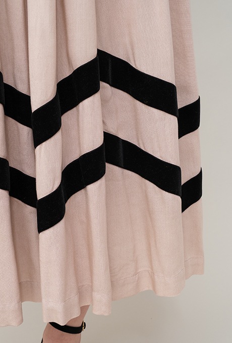 Velvet Tape Rayon Dolman Tuck Flare Middle Dress 