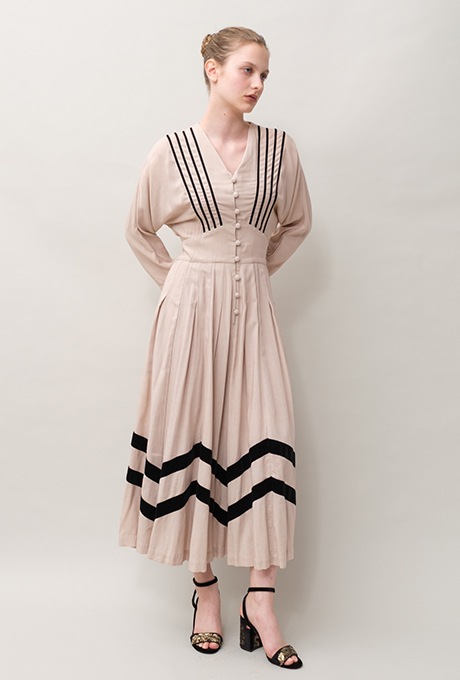 Velvet Tape Rayon Dolman Tuck Flare Middle Dress 