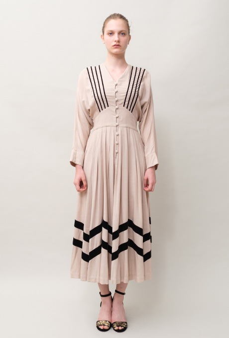 Velvet Tape Rayon Dolman Tuck Flare Middle Dress 