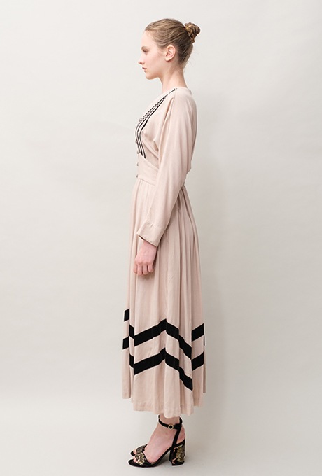 Velvet Tape Rayon Dolman Tuck Flare Middle Dress 