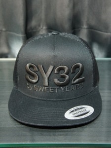 SY32 by SWEET YEARS��3D LOGO SNAPBACK MESH CAP��BLACK��BLACK�ڥ����磻�����ƥ��ȥ��Х����������ȥ��䡼������å��奭��åס��֥�å��ߥ֥�å���