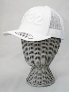 SY32 by SWEET YEARS��5-PANEL RETROTRUCKER CAP��WHITE