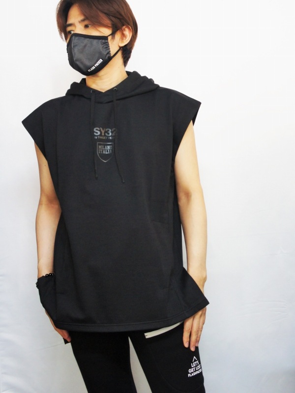 SY32 by SWEET YEARS「SLEEVELESS HOODIE」BLACK 定価:13,200円 