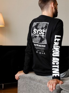 SY32 by SWEET YEARSSQUARE MULTI LOGO L/S TEEBLACK